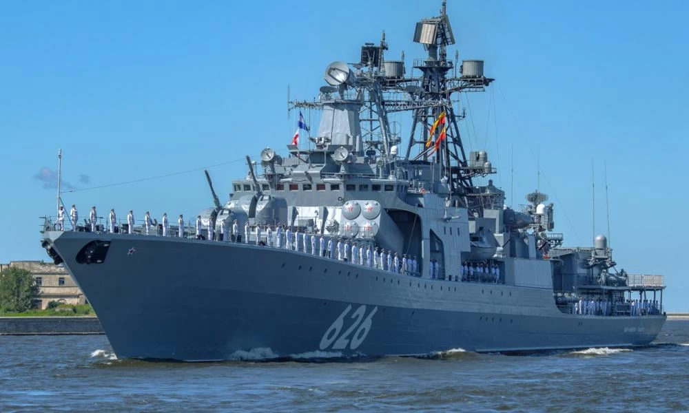 Στον Πειραιά το ρωσικό ανθυποβρύχιο «Αντιναύαρχος Κουλάκοφ»